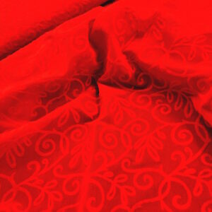Tulle avec des motifs d'arabesques rouge ton sur ton, un peu transparent