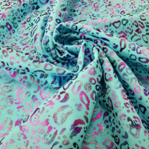 lycra irisé léopard bleu avec des taches violettes et roses