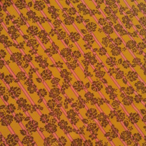 tissu a rayures avec des motifs de fleurs par dessus
