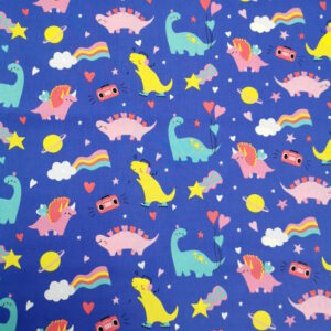 Tissu de couleur indigo avec des motifs de dinosaures mignons, colorés, vifs et joyeux.